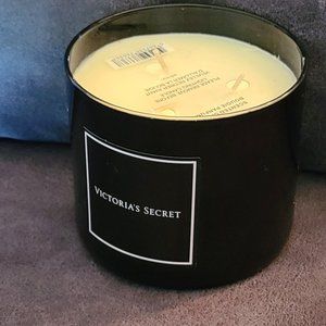 New!  VS Bombshell Candle  Victoria's Secret